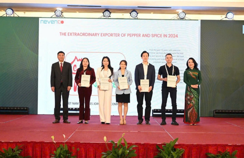 Công Ty Cổ Phần Đầu Tư Xuất Nhập Khẩu Phúc Thịnh Vinh Dự Nhận Giải “Doanh Nghiệp Xuất Khẩu Hồ Tiêu và Gia Vị Tiêu Biểu Năm 2024” – Khẳng Định Quy Mô và Cam Kết Chất Lượng